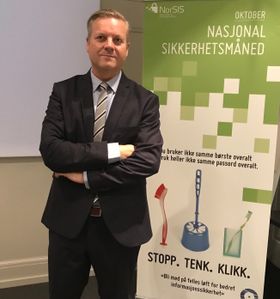 Seniorrådgiver Bjarte Malmedal i NorSIS presenterte torsdag rapporten som tar for seg befolkningens digitale sikkerhetskompetanse. Ungdom kommer svakest ut, selv om de omgir seg med teknologi, konstaterer rapporten.