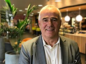 VIKTIG RESSURS: Leiar i Årdal eldreråd, Kjell Arvid Heen, meiner det er viktig at samfunnet viser med handling at eldre er ein ressurs, ikkje berre snakkar om det.