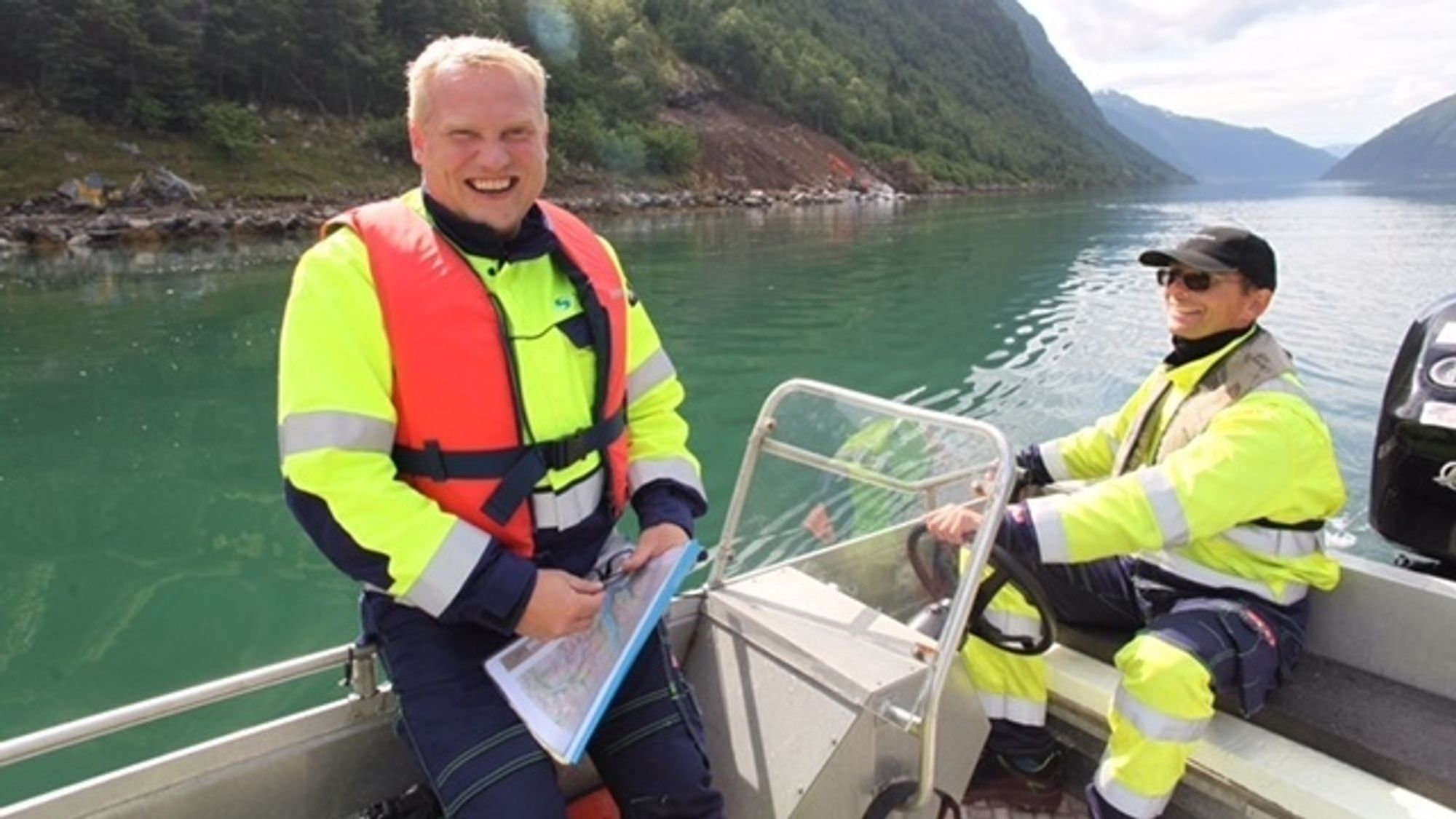 NYTT SELSKAP: Terje Bakke Nævdal i Sognekraft (til venstre) er dagleg leiar i eit nystarta kraftselskap i Vik.