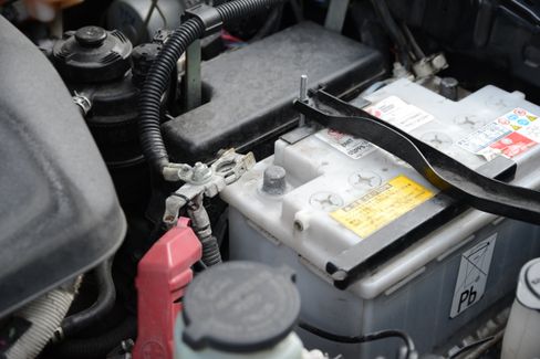 Husk å koble fra batteriet før du tar fatt på installasjonen.