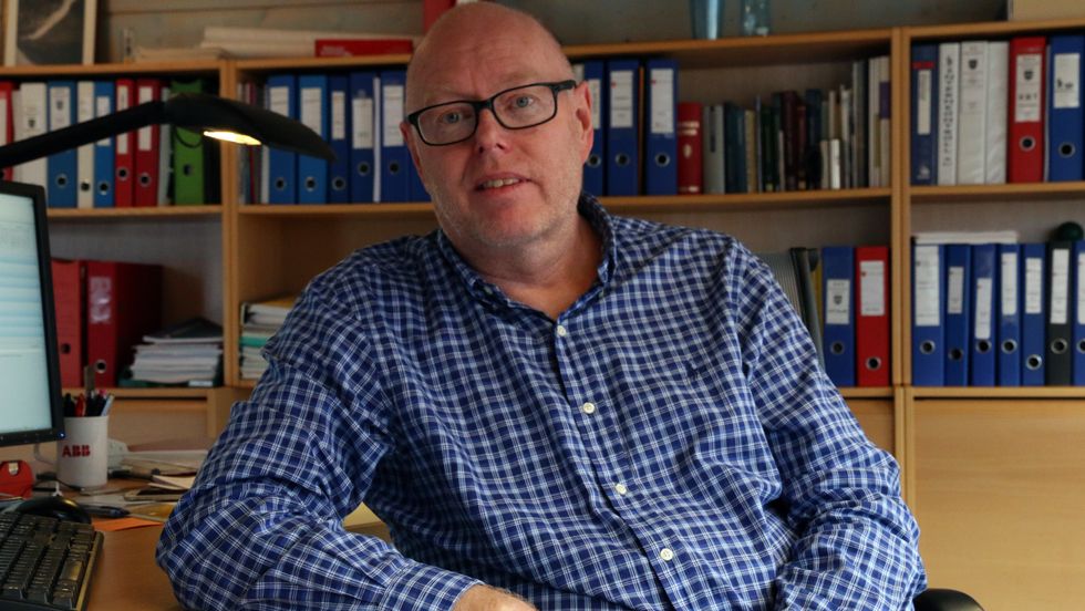 PRISRAS: I 2020 har kraftprisane stupt. Energisjef Jørgen Luggenes i Årdal trur prisane vil halda seg låge lenge.