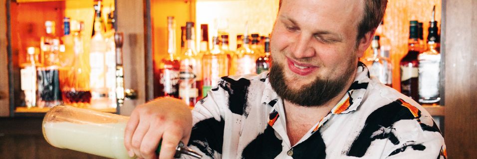 Her får du ikke bare knallgode drinker, men også en solid dose humor