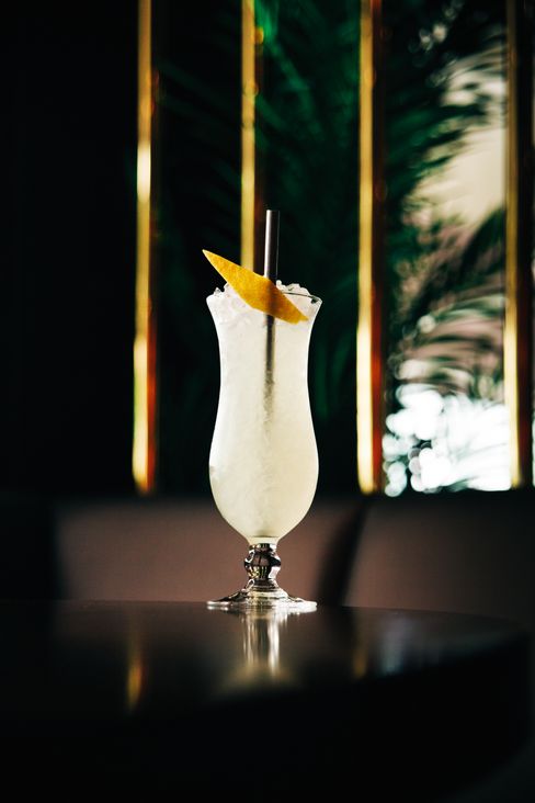 Baby when I yuzu love you er med gin, yuzusake og oleo saccharum som er sitrusolje laget med sukker.