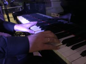 LIVE IN CONCERT: Vegard Schow gir deg ny musikk på oavis.no - live fra studio på Sofiemyr!