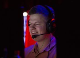 Anders «Andz» Kjær er lagkaptein på Temp.no. Her under Gigacon 2017.