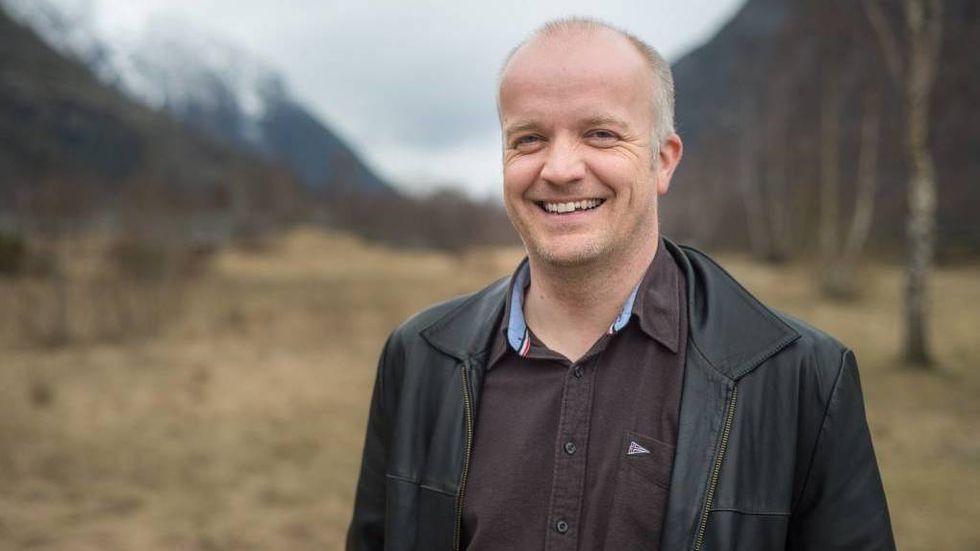 LETTA: Harald Blaaflat Mundal, leiar i Lærdal Grønt, er letta over at bøndene i Lærdal slapp unna nattefrosten.
