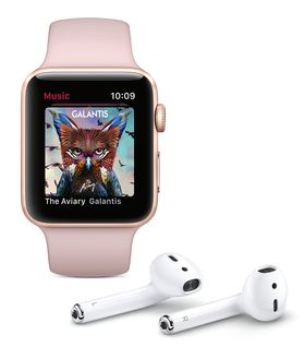 Apple Watch Series 3 kan brukes sammen med AirPods for å lytte til musikk, eller snakke i telefonen. Foto: Apple.