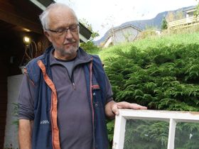 ORIGINALE: Desse vindaugefakka er frå 1914. Harald Vatne kjøpte og tok vare på vindauga etter at dei var flytta frå Eidsvatnet.