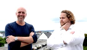 ER PR holder til på toppen av et kontorbygg i Cort Adelers gate.