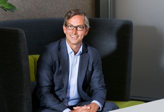 Michael Jacobs mener samarbeidsprosjekter mellom for eksempel kommune, næringsliv og utdanningssektorer er gode tiltak for å møte utfordringene kompetansemangelen medfører.