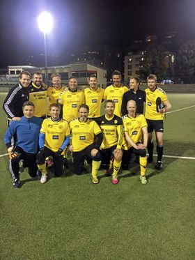 GULLGUTTER: Foran f.v. ser du M33 ved Torben Torbjørnsen, Tommy Langholm, Tom Anders Melheim og Frank Finstad, Bak fra venstre ser du Morten Tornøe, Ole Strømmen, Jon Christian Spæren, Martin Flatgård, Kristian Marthinsen, Jørn Heggestad, Jens Petter Stang og Snorre Jensen.