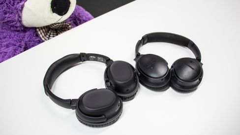 MTO-hodetelefonene sammen med Boses QC35.