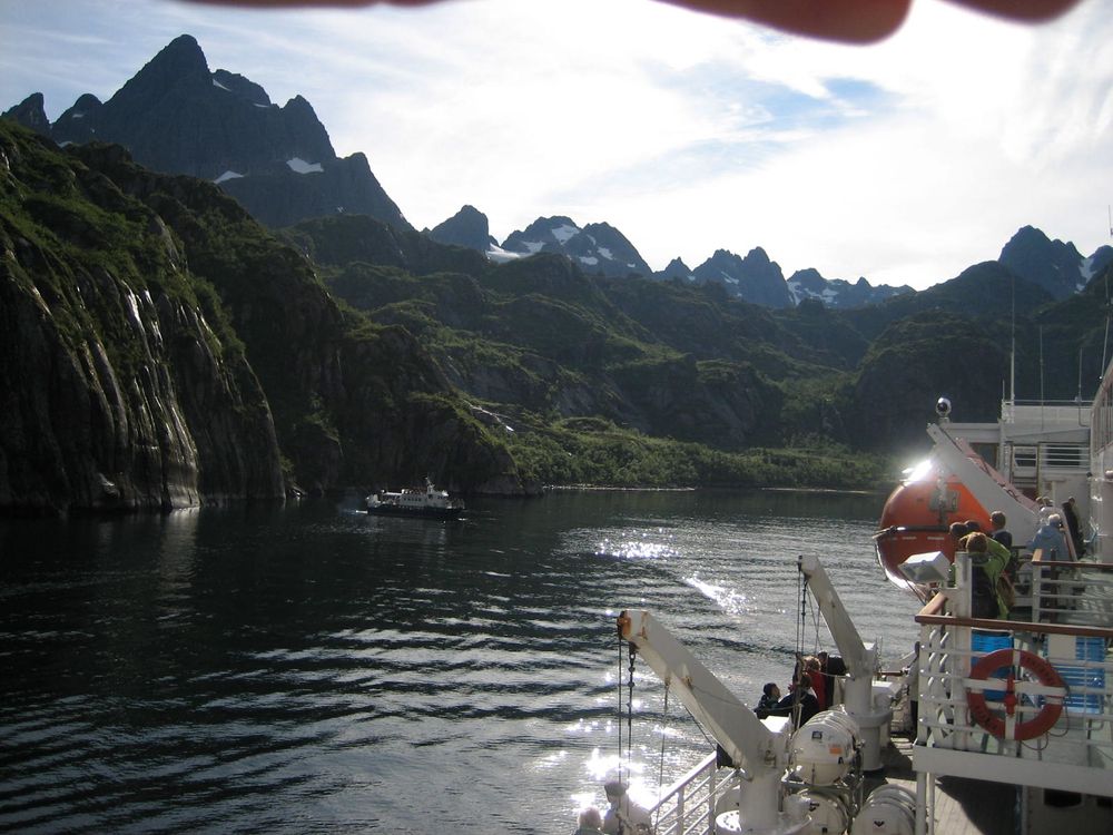 Trollfjorden står ikke på Unescos Verdensarvliste, men er like utsatt for forurensning fra cruiseskip, turistbåter og Hurtigruten.