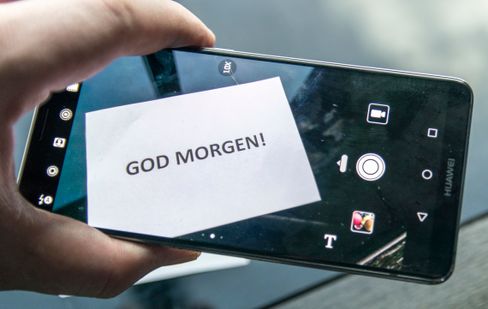 Den spesielle prosessoren på innsiden hjelper telefonen å identifisere innhold på bilder raskere. Kameraet bytter modus automatisk når det oppdager mat, tekst eller andre fotosjangre som blir bedre med ulike innstillinger.