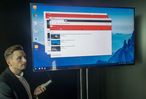 Du trenger ikke dock eller spesialkabel for å bruke Mate 10 Pro som PC. En helt standard USB-C til HDMI-kabel er tilstrekkelig.