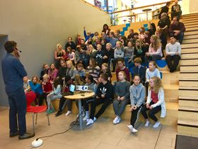 Framtida junior-redaktør Svein Olav B. Langåker under lanseringa.