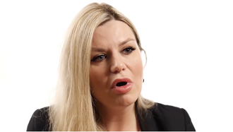 Tove Helene Edvardsen er psykolog. Hun mener at litt stress kan være bra for oss, men når det blir for mye kan det føre både til depresjon og utbrenthet. Foto: Youtube