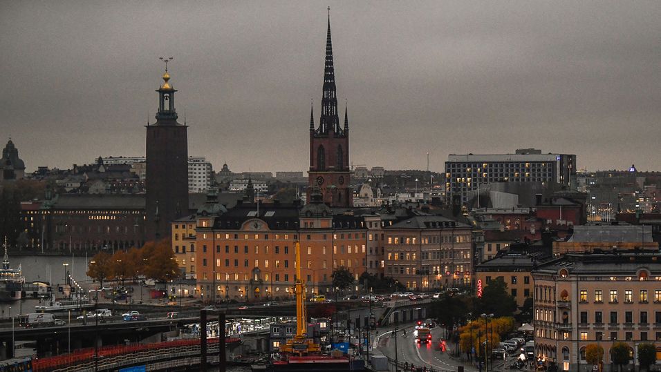 Mens byer som Stockholm er godt dekket av mobiloperatørene, skal den svenske "glesbygden" få bedre dekning i og med at minst 300 millioner kroner av auksjonsresultatet i 700 MHz-auksjonen skal brukes til å tette hull i dekningskartene.
