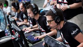 Mange ser på e-sport-konkurranser på nettet.