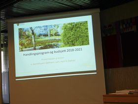 IKKE SMÅPENGER: Lars Henrik Bøhler, konst. rådmann la frem sitt forslag til budsjett og handlingsplan for 2018-2021 i går.