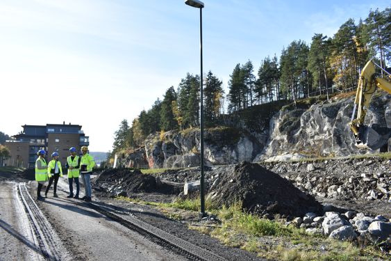 EN GANG I FREMTIDEN: Akkurat her kommer det, om halvannet år, et stort bygg i massivt tre som skal huse 72 leiligheter.