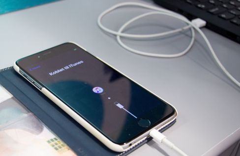 Det kan virke skummelt å slette alt innholdet på mobilen, men så lenge du har tatt en sikkerhetskopi er det trygt.