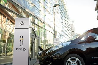 Innogy har et nettverk av ladestasjoner i Europa. Nå testes betaling med både Ethereum og IOTA opp mot hverandre.