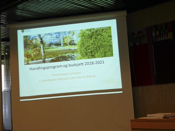 LA FREM STORE TALL: Konstituert rådmann Lars Henrik Bøhler la frem store tall og klare prioriteringer under fremleggelsen av sitt forslag for bdsjett- og handlingsplan for Oppegård de neste årene.