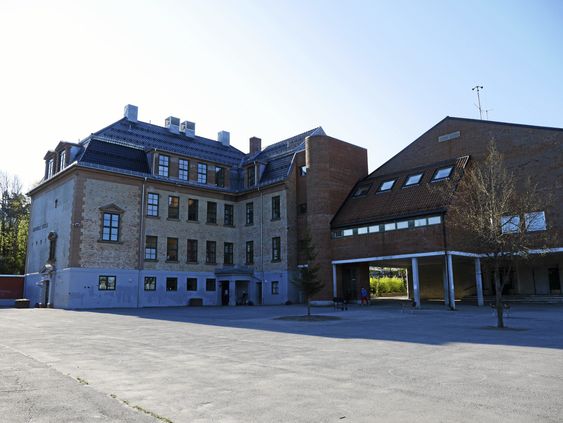 UNDER VURDERING: Også på Greverud skole er behovene store for utvidelser og forbedringer for å møte fremtidens behov, og her ligger flere mulige løsninger på bordet.