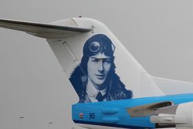 HYLLER ANTHONY FOKKER: Flyets hale er prydet med et bilde av den nederlandske flypioneren.