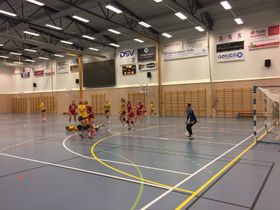 BLE FOR STERKE: Oppegård-damene kjempet hardt, men Follo HK Damer 2 viste hvorfor de er serieledere i Østre Greverud Idrettshall.