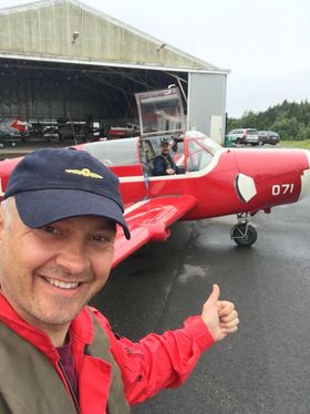 VENNER OG KOLLEGER: Dale og Vågene er allerede godt i gang med forberedelsene til Vintage Air Rally, der de konkurrerer om en av plassene.