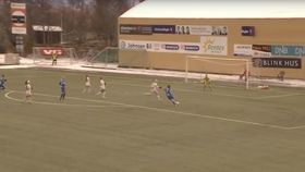 VAKKERT: Her skårer Tonje Pedersen Kolbotns tredje mål i det 87ende minutt.