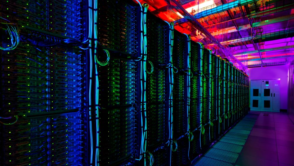 Microsofts data senter i Quincy i USA. Her er alt på stell, og selskapet fokuserer på effektiv kjøling, og gjenbruk av varme.