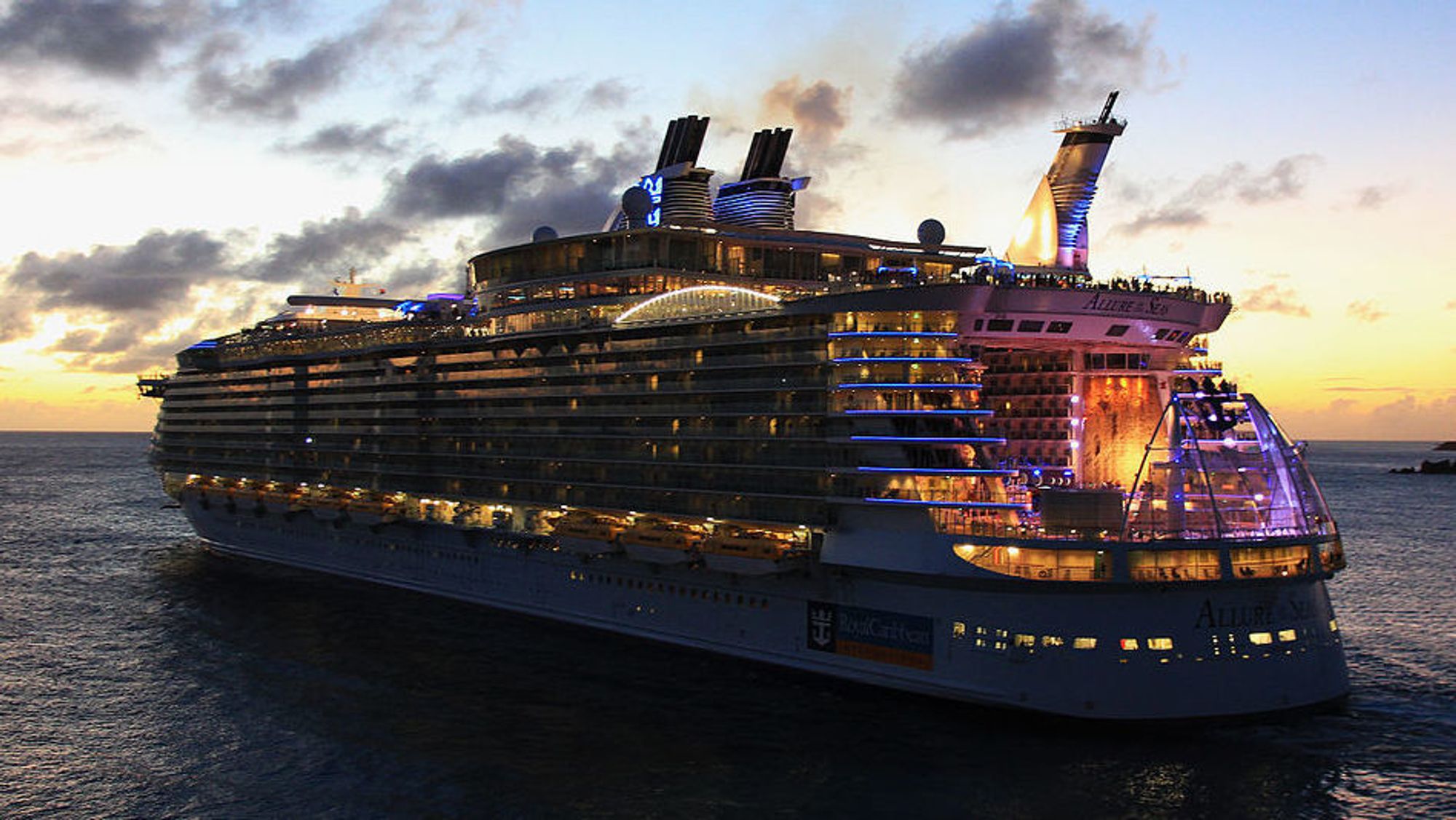Allure of the seas eller søsterskipet Oasis of the Seas skal få brenselcelle om bord før utgangen av 2017. RCCL vil bygge ut brenselcellen gradvis og lære steg for steg hvordan den kan benyttes.