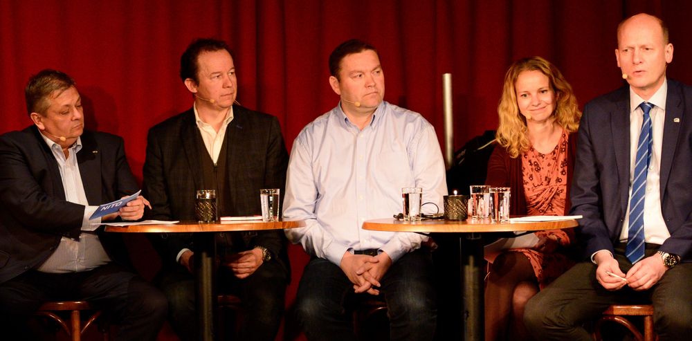 Fra venstre: Trond Markussen (president i NITO), Hans Christian Pretorius (leder for Cybersikkerhetsavdelingen i Nasjonal sikkerhetsmyndighet), Per Thorsheim (sikkerhetsrådgiver i Passordninja), Ingrid Langerud (kommunikasjonssjef i Arbeiderpartiet), Anders B. Werp (stortingsrepresentant for Høyre). Foto: Kristoffer Moene Rød/NITO