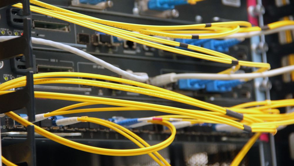 Illustrasjonsbilde av Cisco Catalyst-svitsjer ved samtrafikkpunktet NIX1.
