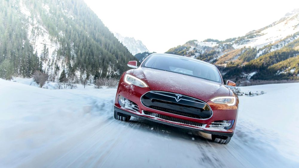 Tesla er blitt en bestselger i Norge, og subsidiene er en viktig årsak. Men det koster ikke så mye som enkelte hevder.