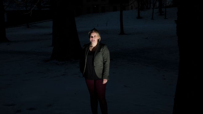 Kristina har brukt mange timer på å se gjennom overgrepsmateriale. Da hun gikk ut i fødselspermisjon, dukket bildene opp i hodet