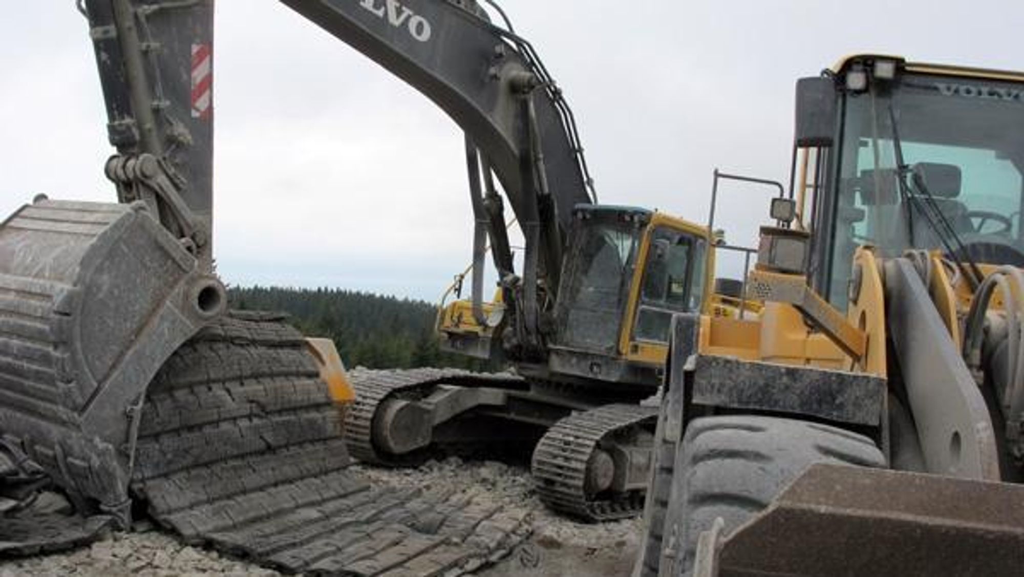 Ved Magne Sveens anlegg på riksvei 4 tas det forholdsregler mot dieseltyverier.