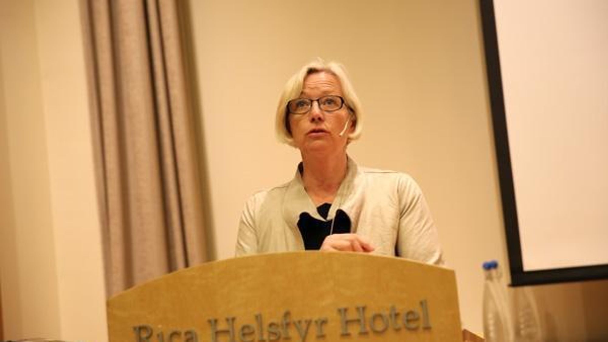 Marit Arnstad vil bruke både store og små entreprenører, både norske og utenlandske i samferdselsbyggingen i Norge.