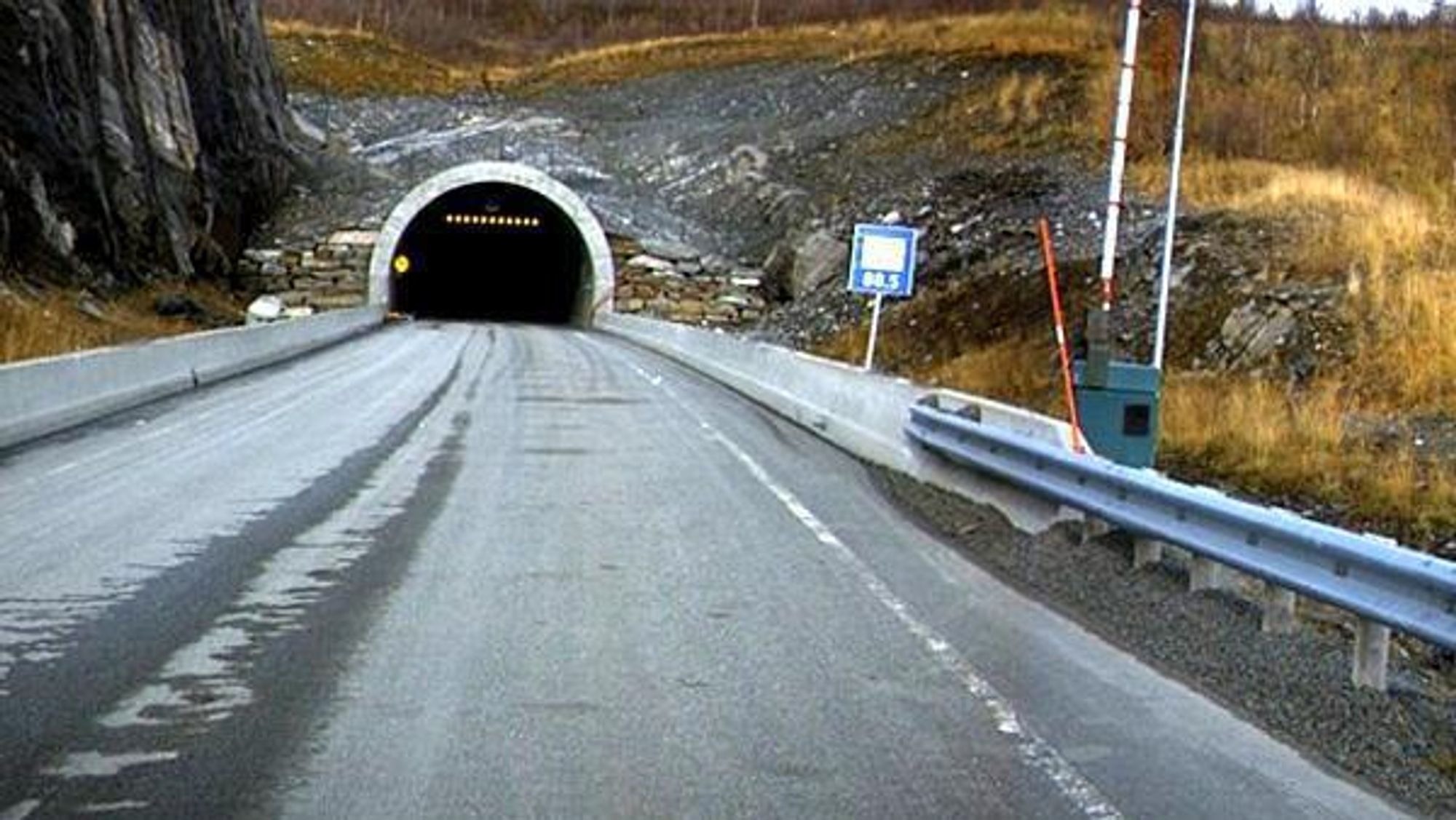Umskardtunnelen på E12 i Rana er igjen åpen for trafikk etter et omfattende vedlikeholdsarbeid.