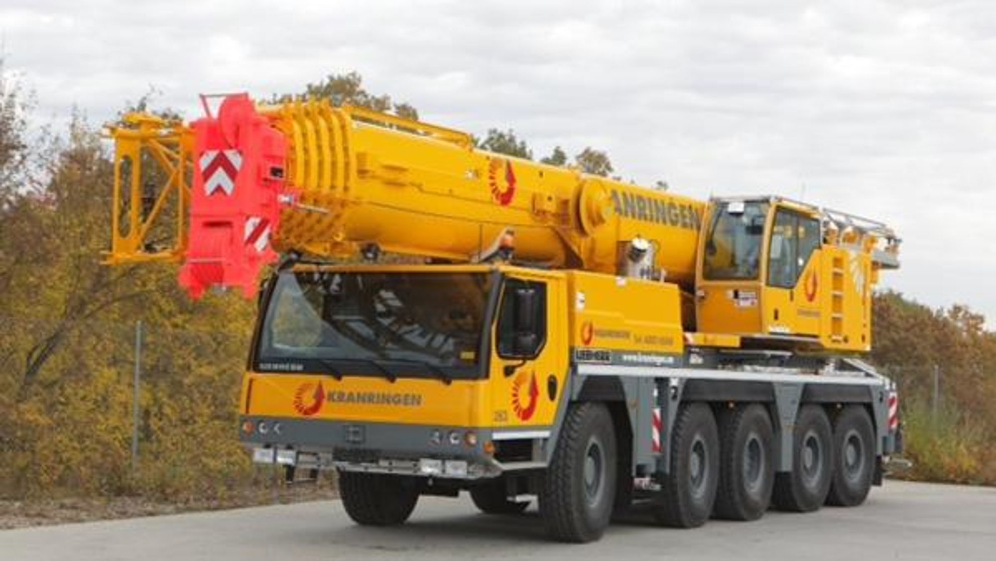 En av de mange kranene Kranringen har kjøpt, en Liebherr LTM 1130-5.1 med maksimal løftekapasitet på 130 tonn.
