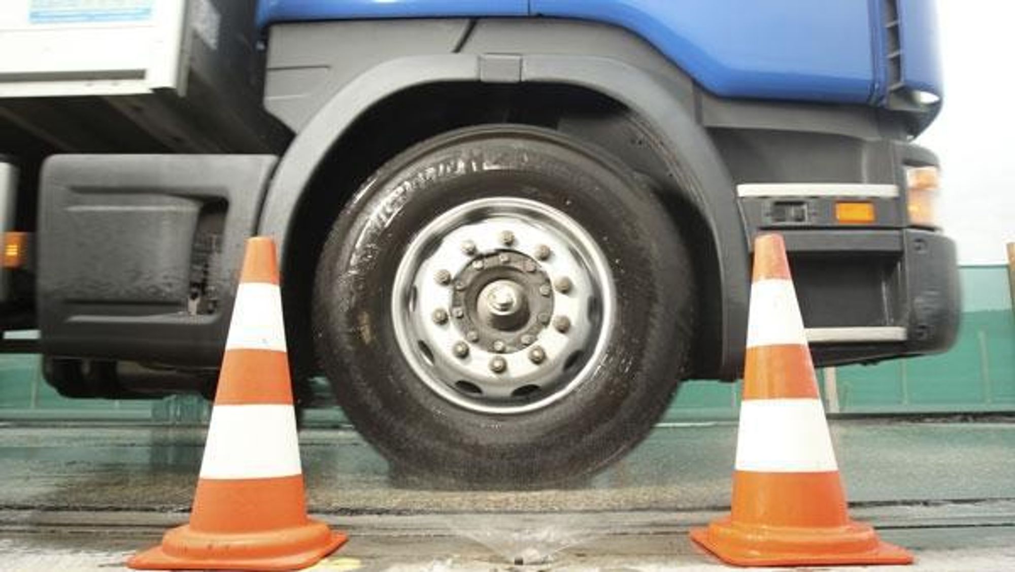 Michelin X MultiWay 3D vant DEKRAs dekktest på våt veibane med dekk slitt ned til tredjeparten av opprinnelig mønster.