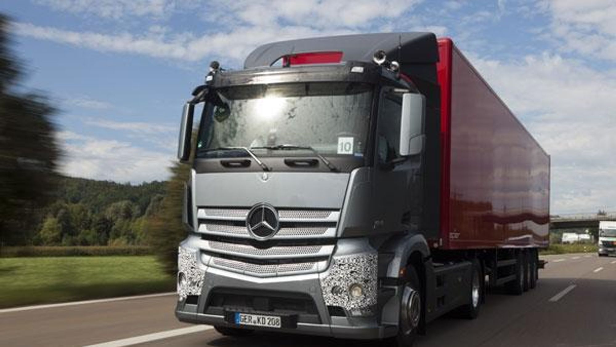 Dersom Mercedes-Benz Antos vinner, blir det tredje år på rad at Mercedes tar seieren.
