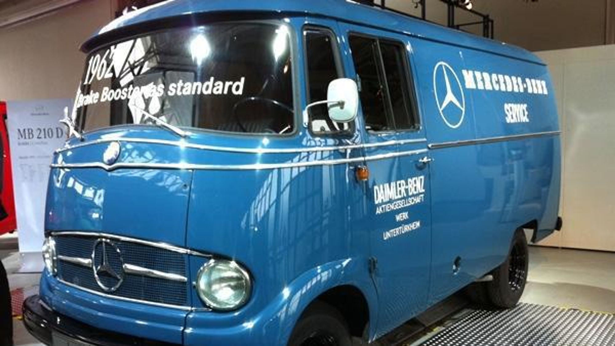 Mercedes-Benz L319D 1965-modell. Bremskaftforsterker ble standard i 1962 på disse bilene.