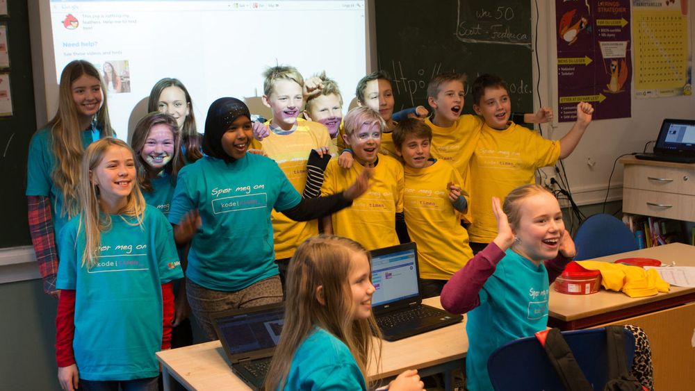 Klasse 7b fikk en time med programmering og snop under en av kodetimene som ble lansert av Kida koder i 2015. Men er det virkelig nødvendig at alle skal lærere seg å kode, spør matematiker Simen Gaure. Illustrasjonsfoto.