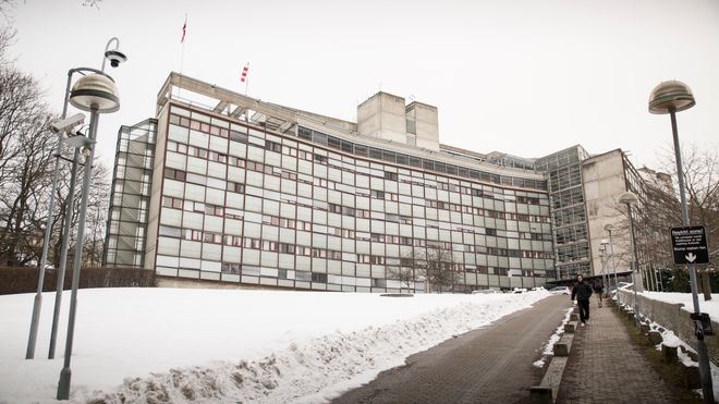 Politihuset på Grønland evakuert etter røykutvikling