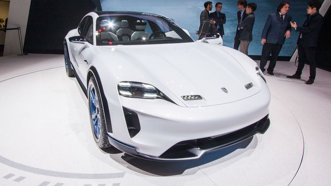 Porsche Mission E Cross Turismo.