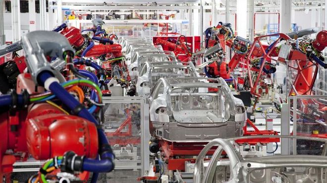 Er roboter årsaken til Teslas problemer?